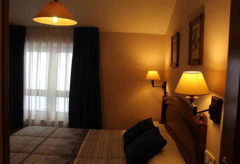 هتل Apartamentos La Lula