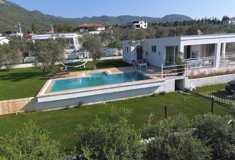 هتل Calypso Lakeview Villas