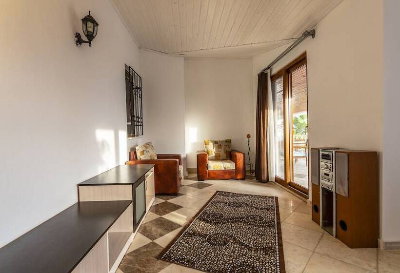هتل Calypso Lakeview Villas