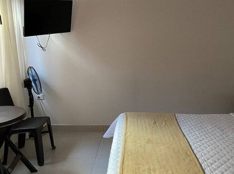 هتل Hospedaje Villa Monica