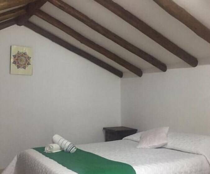 هتل Hospedaje Villa Monica