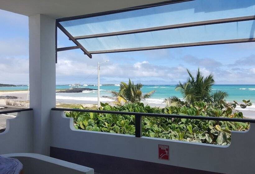 هتل Hostal Los Delfines