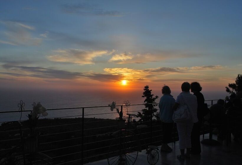 هتل Serenity Boutique Suites