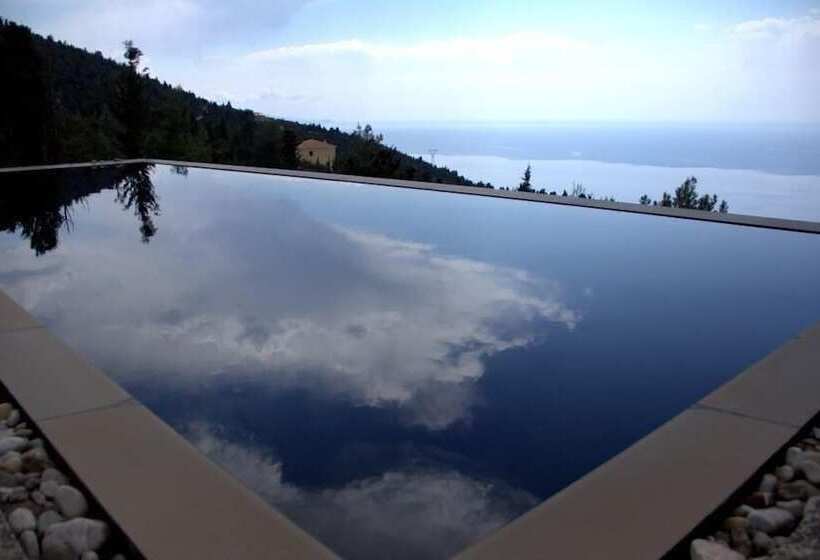 هتل Serenity Boutique Suites