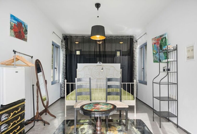 هتل Serenity Boutique Suites