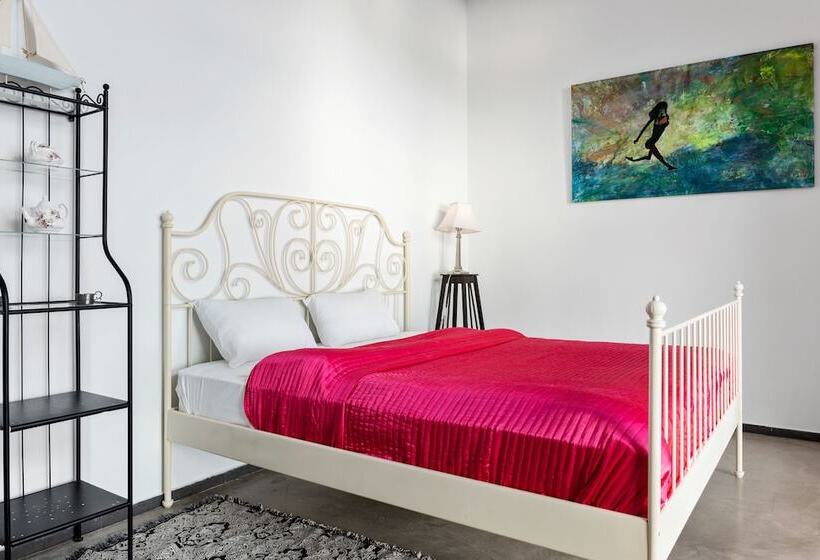 هتل Serenity Boutique Suites