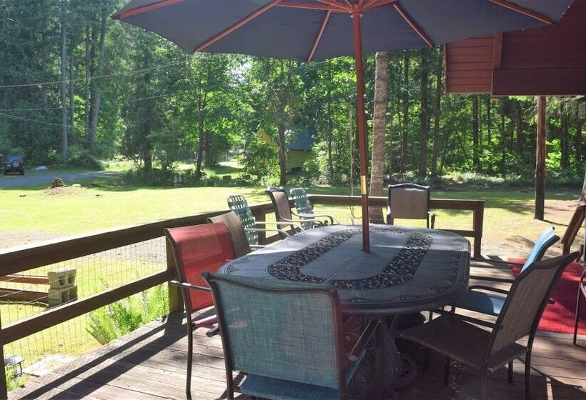 Papa`s Packwood Cabin