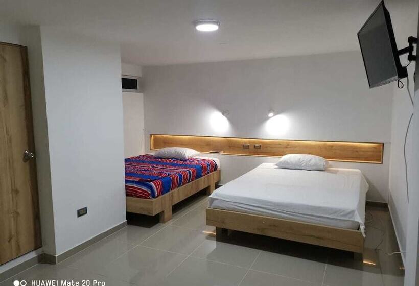 پانسیون Hostal Central Casa Del Turista