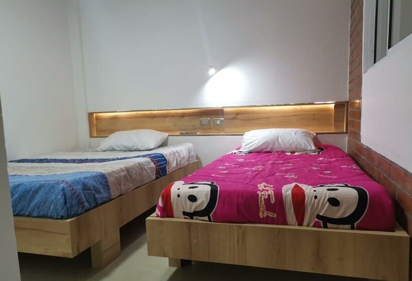 پانسیون Hostal Central Casa Del Turista