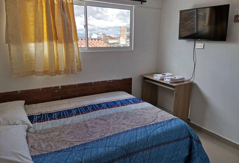 پانسیون Hostal Central Casa Del Turista