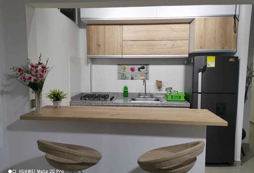 پانسیون Hostal Central Casa Del Turista