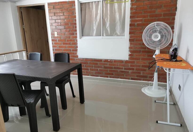 پانسیون Hostal Central Casa Del Turista