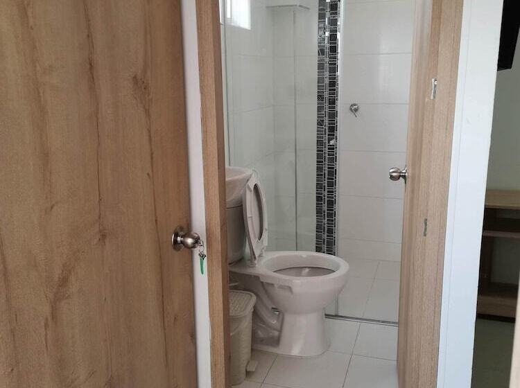 پانسیون Hostal Central Casa Del Turista