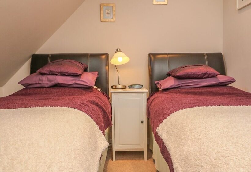 Temple Mews
