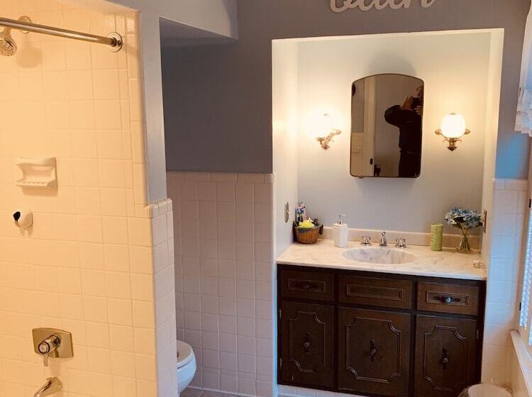 Centennial Inn Bed & Breakfast