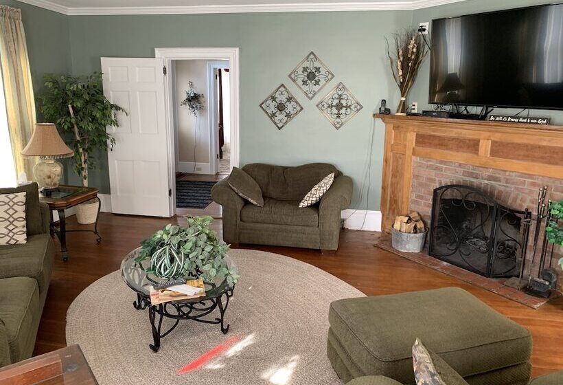 Centennial Inn Bed & Breakfast