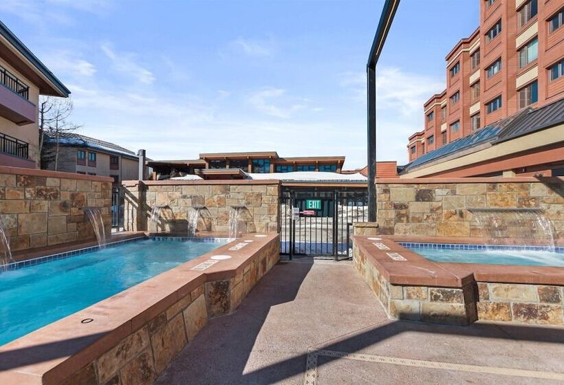 هتل 4 Bedroom Ski In, Ski Out Mountain Vacation Rental Located Next To Historic Main Street In Downtown