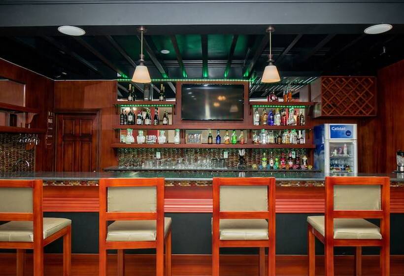 هتل Caribbean Inn