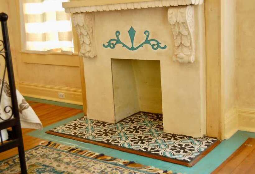 فندق Laredo Mansion