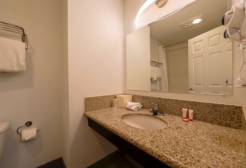 בית מלון כפרי Newport Inn & Suites By Oyo Rooms