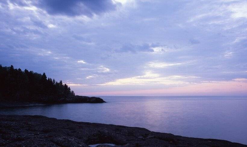 호텔 Surfside On Lake Superior