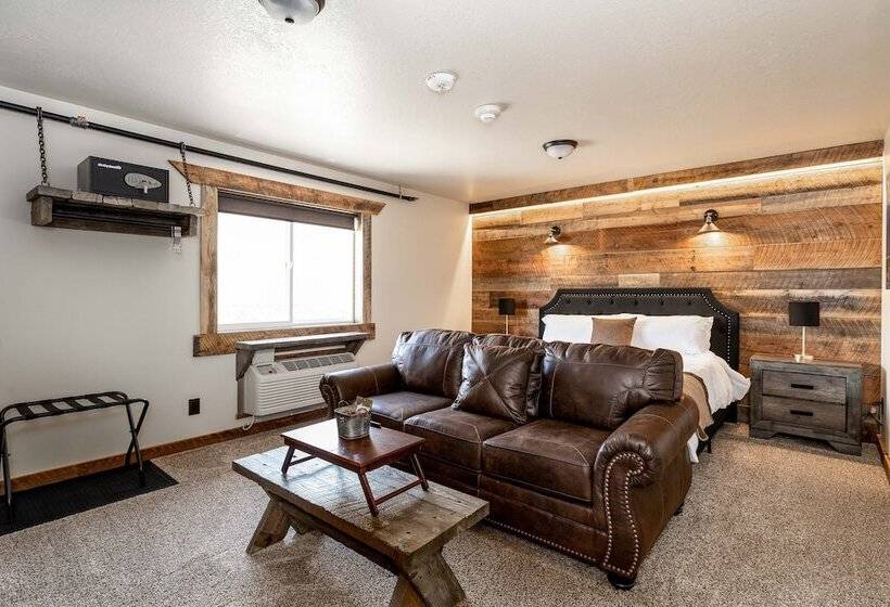 בית מלון כפרי The Adventure Inn Yellowstone