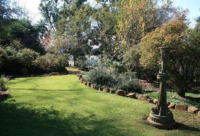 פנסיון Thatchings Guest House