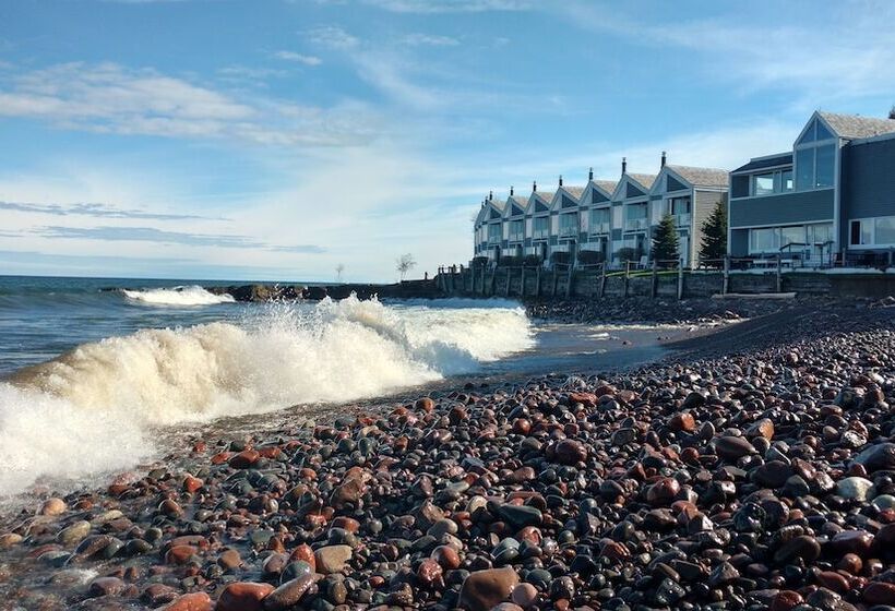 리조트 Bluefin Bay On Lake Superior