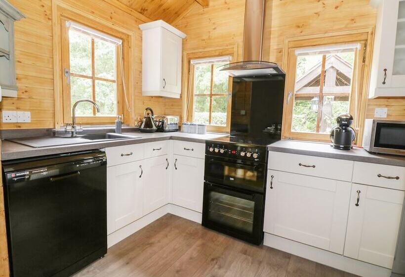 Acorn Lodge