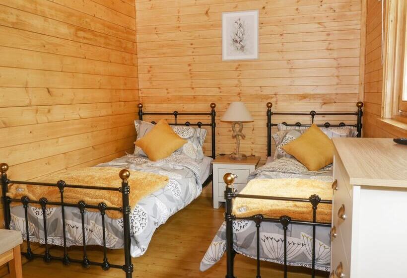 Acorn Lodge