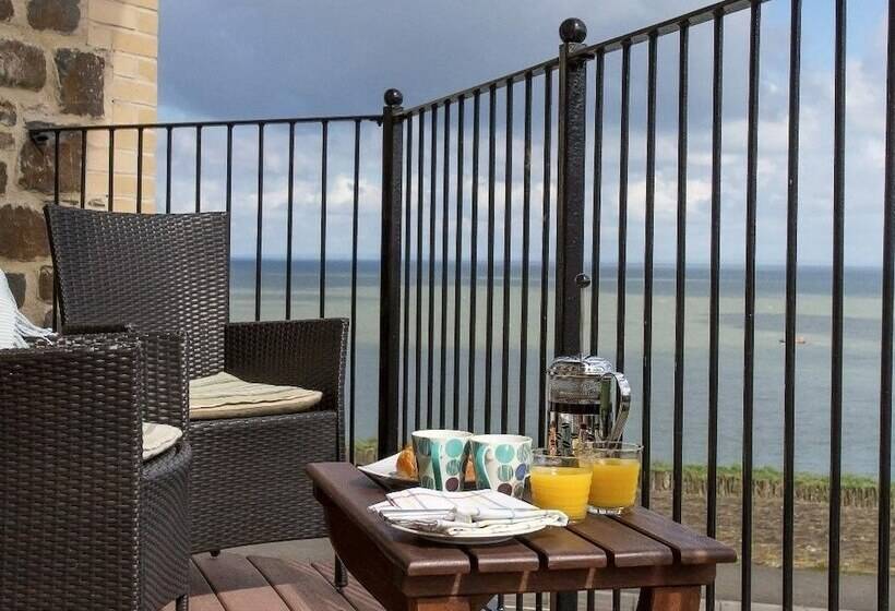 Apartment 4 Granville Point