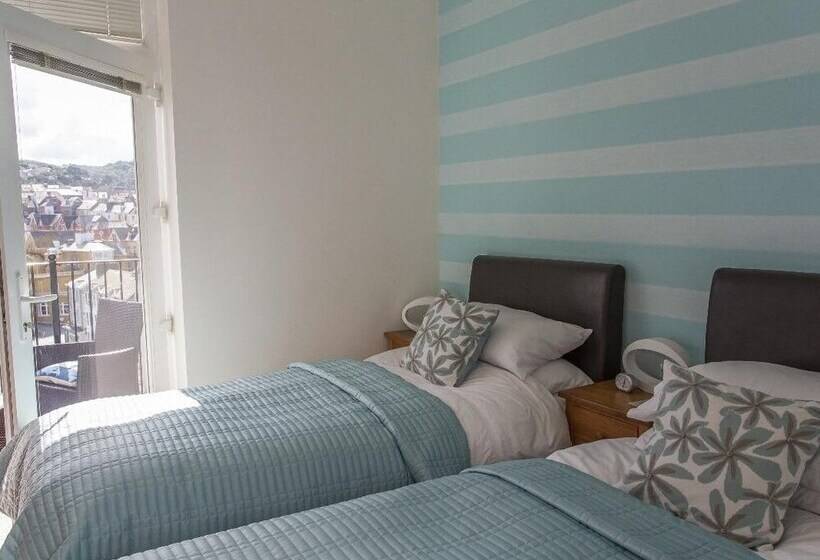 Apartment 4 Granville Point