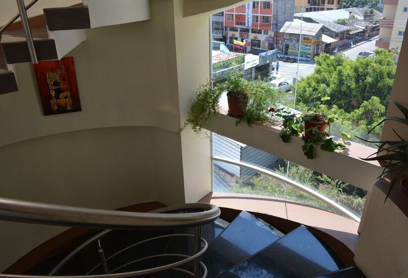 هتل Hostal Plaza By Elvita