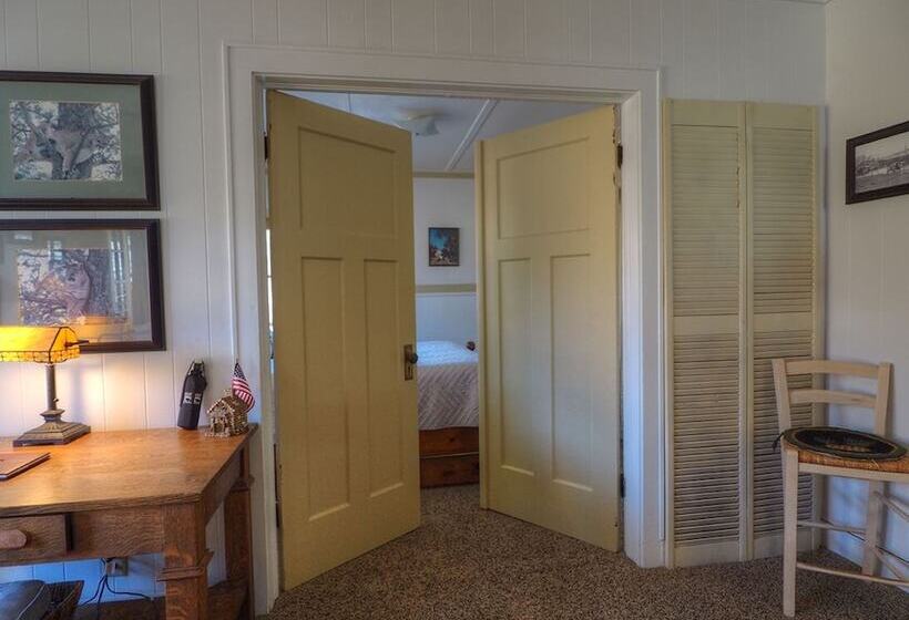 Murphy S Riverside    Ev #3178 2 Bedroom Cottage By Redawning