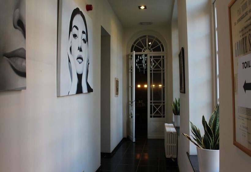 تختخواب و صبحانه Amaryllis Hotel Veurne
