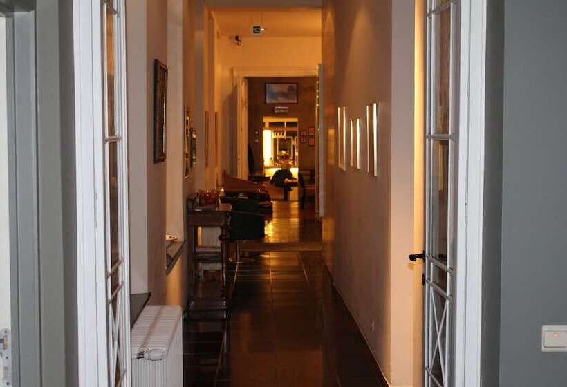 تختخواب و صبحانه Amaryllis Hotel Veurne
