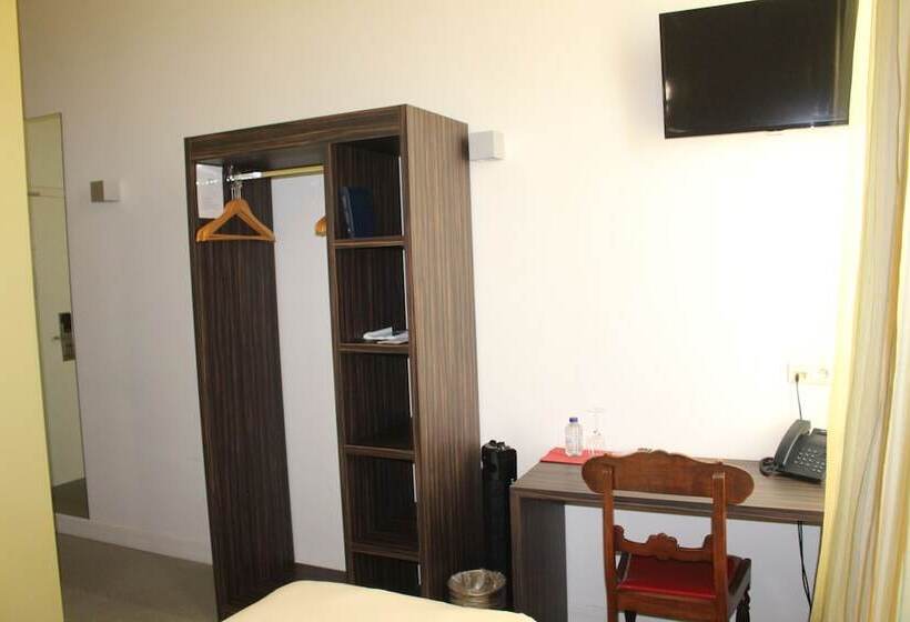 تختخواب و صبحانه Amaryllis Hotel Veurne