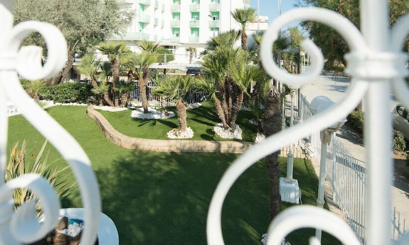 فندق Continental