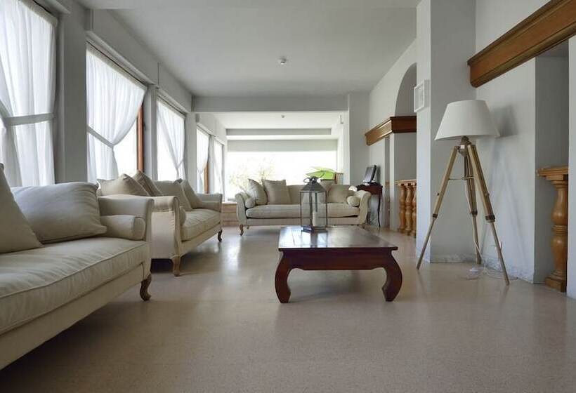 فندق Continental