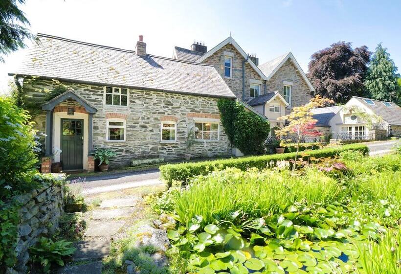 Aber Clwyd Manor