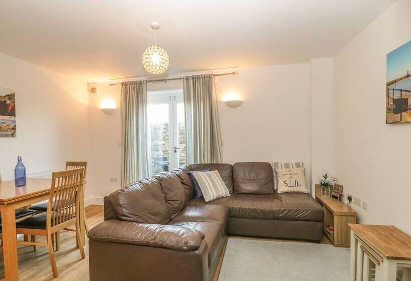 6 Malthouse Court