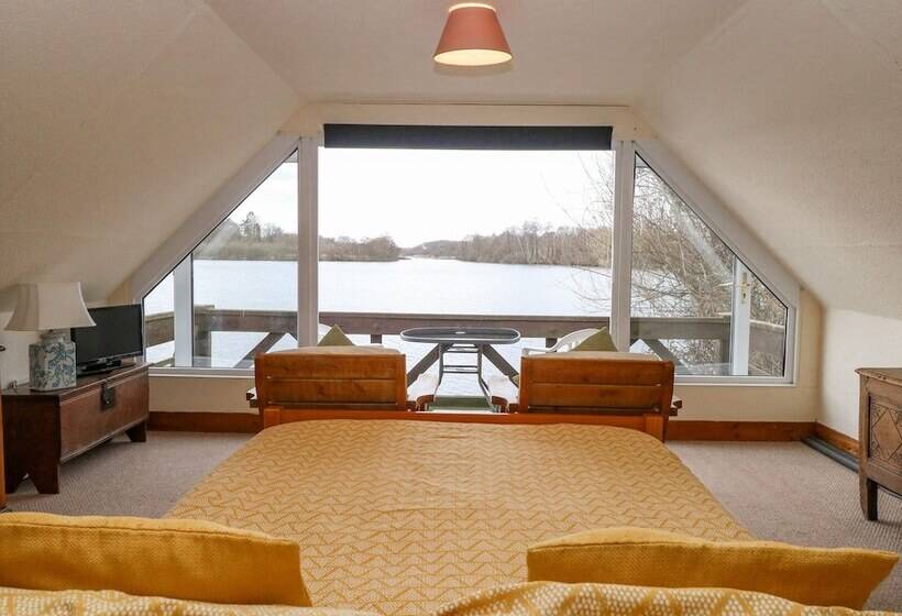 Cygnus Boathouse