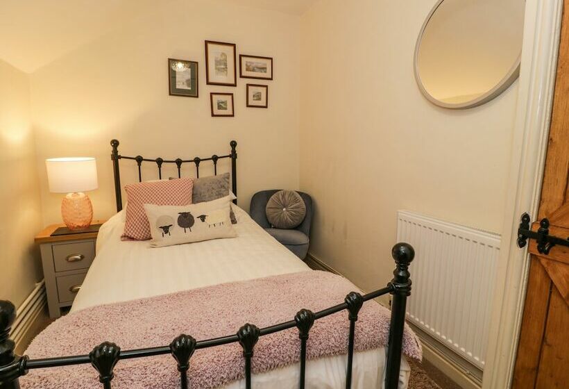 Glanyrafon Cottage