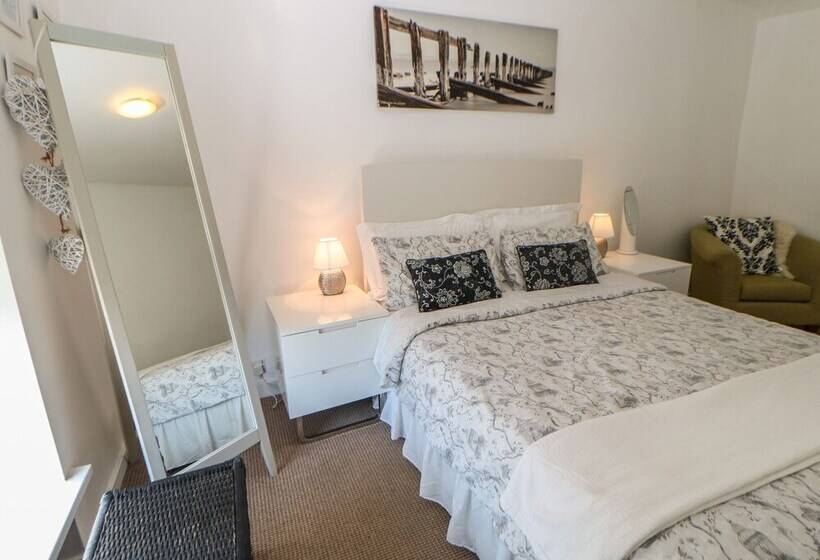 Hollie Cottage