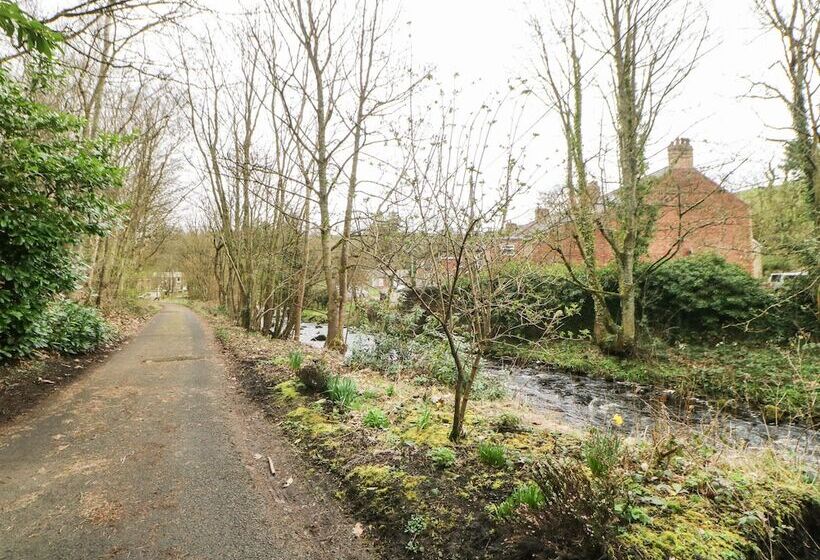 Hollie Cottage