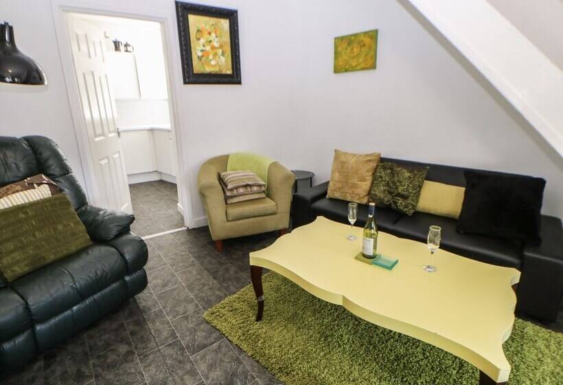 Hollie Cottage