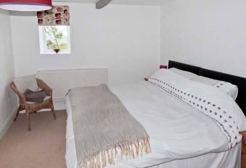 Knowle Lodge