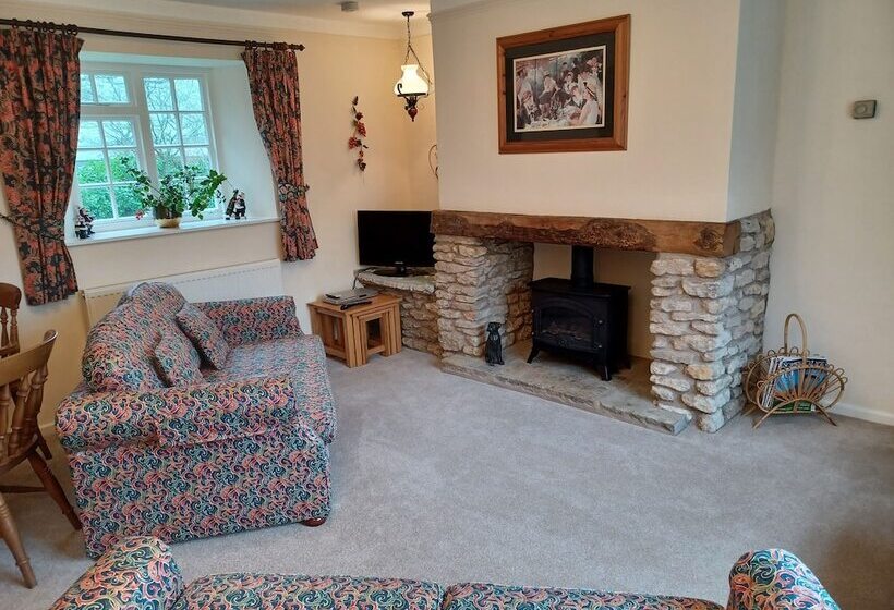 Magpie Cottage