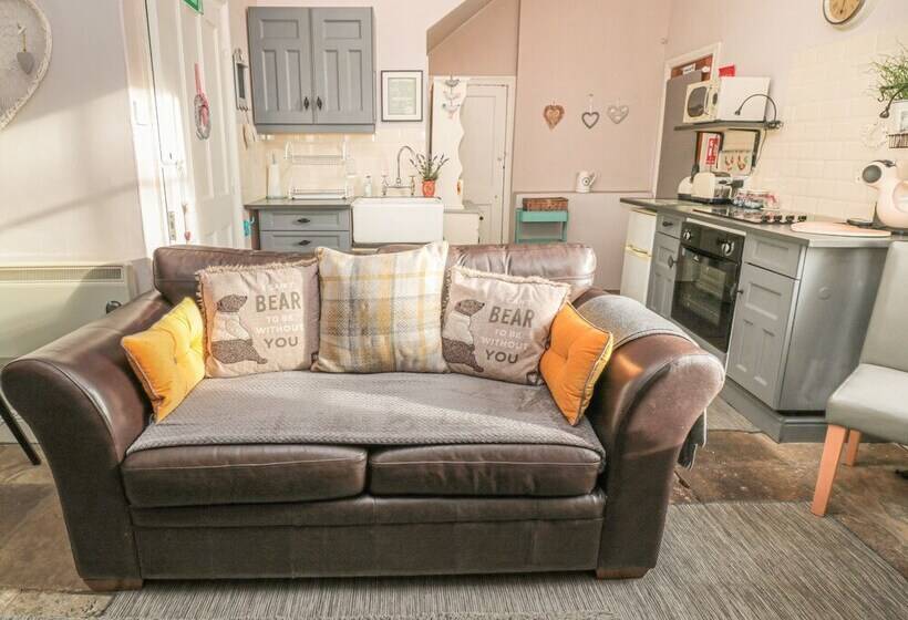 West Wing Cottage