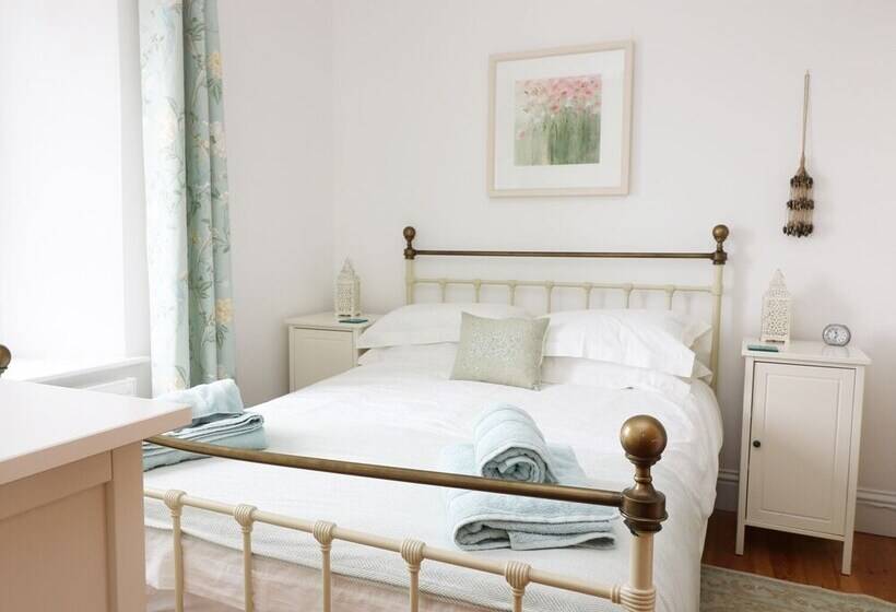 4 Coastguard Cottages